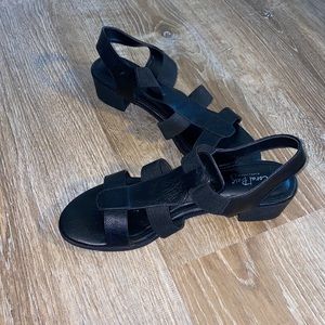 Last chance!! Super comfy black sandals size 10, like new!